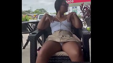 LATINA CACHONDA ES FOLLLADA EN PUBLICO POR SU AMANTE