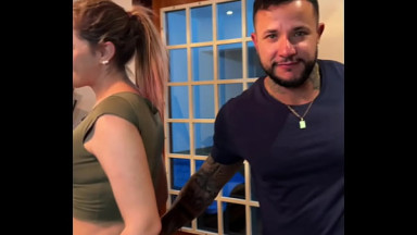Marido corno assiste amigo fuder sua esposa