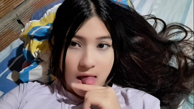 Masturbaci&oacute;n casera de una chica latina hermosa