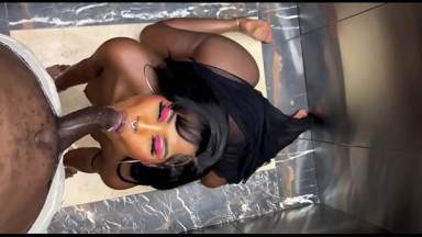 I met a stranger in an elevator and she ended up giving me blowjob (full video on xred)