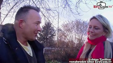 Deutsche Blonde Hausfrau auf der Stra&szlig;e angesprochen f&uuml;r Sex