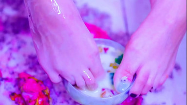 Pleasure In Feeling My Messy Feet