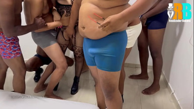 Gangbang Realizador Baiano e amigos fudendo a hotwife Rainha do anal ,Amador com dp