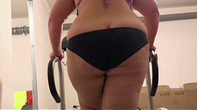 Orgasm on the treadmill. A chubby beauty with a big ass works out. PAWG.