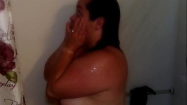 Sexy BBW Showers with Her New Vibrator