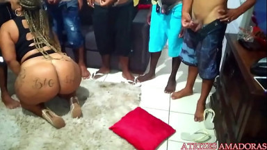 Casada BBW se deliciando em com v&aacute;rios homens dotados