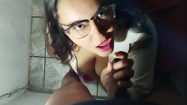 Fuck Face - Nerd Vagabunda Tendo A Boca Fodida e Recebendo Porra Na Cara