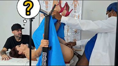 Ginecologista nao resiste e fode esposa do corno!