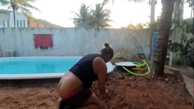 Constru&ccedil;&atilde;o da piscina por Pornostars parte dois . Pitbull Porn - Fada Mel - El Toro De Oro