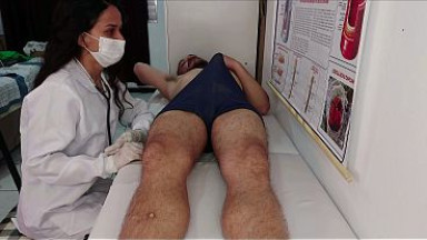 ENFERMEIRA magrinha observa ERE&Ccedil;&Atilde;O do PACIENTE