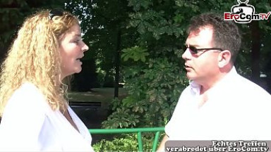 Deutsche reife Hausfrau auf der Stra&szlig;e abgeschleppt
