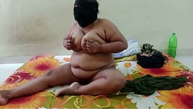 Desi Bhabhi Big Boobs Cleavage