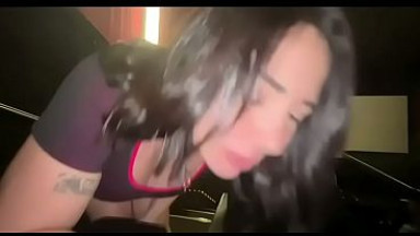 Mi cu&ntilde;ada atrevida me la chupa en el cine