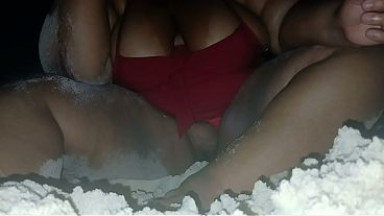 ( GORDINHA JU ) Se exibindo na praia mostrando tudo