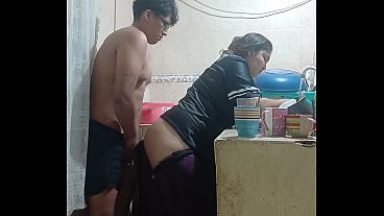 Empleada follada en la cocina, casi nos descubre la esposa de mi patr&oacute;n CDMX