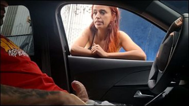 Punheta arriscada na rua para estudante que estava no ponto de &ocirc;nibus.