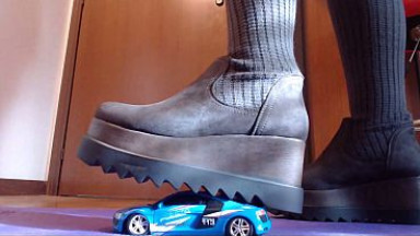 90s CRUSH POWER: Nicoletta Crushes Everything Under Her Platform Boots